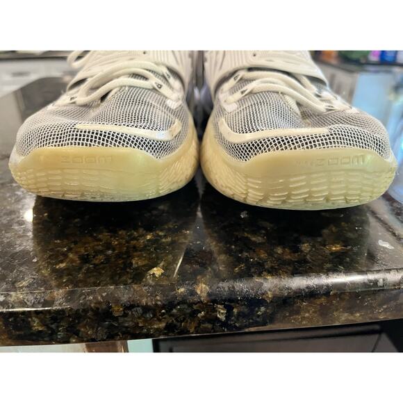 Nike Kyrie 3 Low Size 13 Mens Eclipse White Black CJ1286-100 Basketball Trainer - Picture 11 of 13